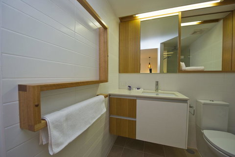 Maggies Beachfront Apartment 8 - Accommodation NT 4