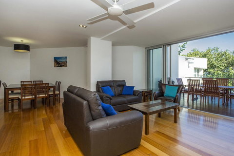 Maggies Beachfront Apartment 8 - Accommodation NT 2