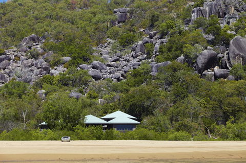 Absolute Beachfront - Accommodation NT 9