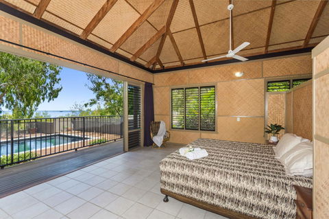 Absolute Beachfront - Accommodation NT 11