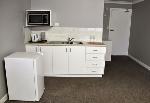 Bribie Island Square - Accommodation NT 3