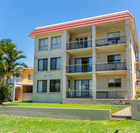 Enjoy the sea breezes from the balcony - Boyd St Woorim - Accommodation NT