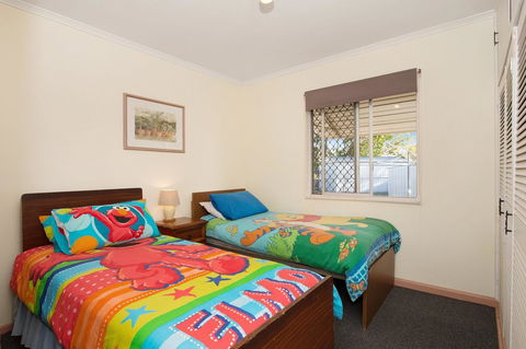 Lowset, Pet Friendly Cottage - Sunset Ave, Bongaree - NT Tourism 7