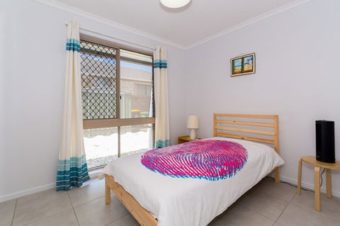 Lowset Home On The Canal - Dolphin Dr, Bongaree - NT Tourism 17