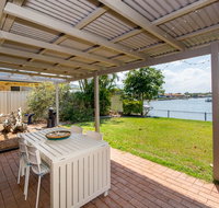 Lowset home on the canal - Dolphin Dr Bongaree - Accommodation NT