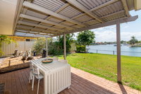 Lowset home on the canal - Dolphin Dr Bongaree