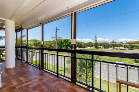 Spacious Unit Overlooking Moreton Bay - Boyd St, Woorim - NT Tourism 9