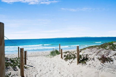 Spacious Unit Overlooking Moreton Bay - Boyd St, Woorim - NT Tourism 1