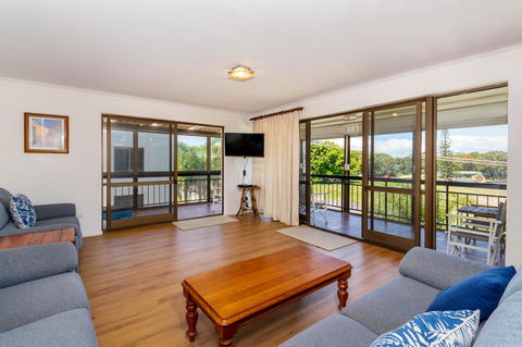 Spacious Unit Overlooking Moreton Bay - Boyd St, Woorim - NT Tourism 11