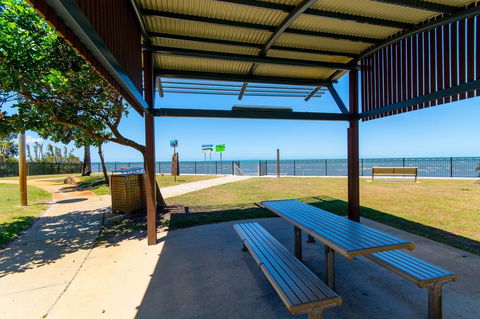 Waterviews,Pool, Wifi Its All Here !- Welsby Pde, Bongaree - NT Tourism 18