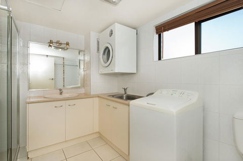 Waterviews,Pool, Wifi Its All Here !- Welsby Pde, Bongaree - NT Tourism 9
