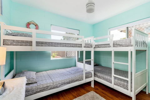 Charm And Comfort In This Ground Floor Unit With Water Views! Welsby Pde, Bongaree - NT Tourism 13