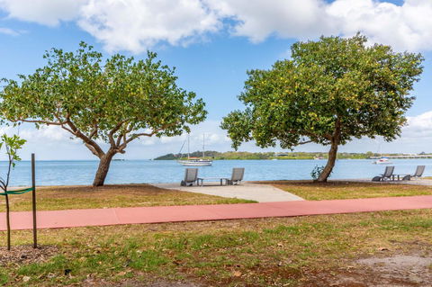 Charm And Comfort In This Ground Floor Unit With Water Views! Welsby Pde, Bongaree - NT Tourism 15