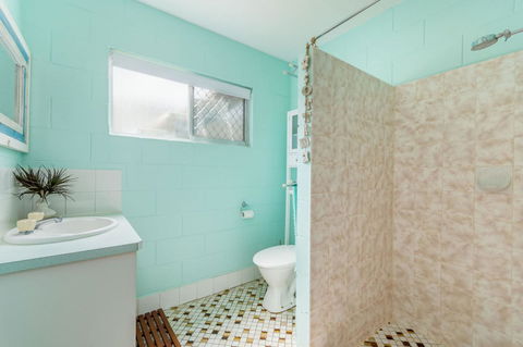 Charm And Comfort In This Ground Floor Unit With Water Views! Welsby Pde, Bongaree - NT Tourism 11