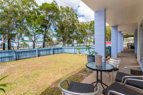 Charm And Comfort In This Ground Floor Unit With Water Views! Welsby Pde, Bongaree - NT Tourism 0