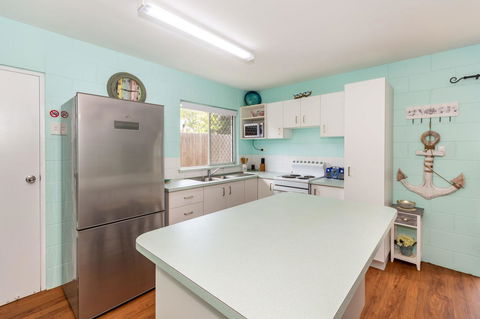 Charm And Comfort In This Ground Floor Unit With Water Views! Welsby Pde, Bongaree - NT Tourism 10