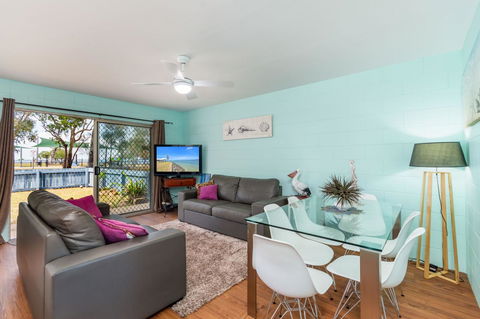 Charm And Comfort In This Ground Floor Unit With Water Views! Welsby Pde, Bongaree - NT Tourism 14