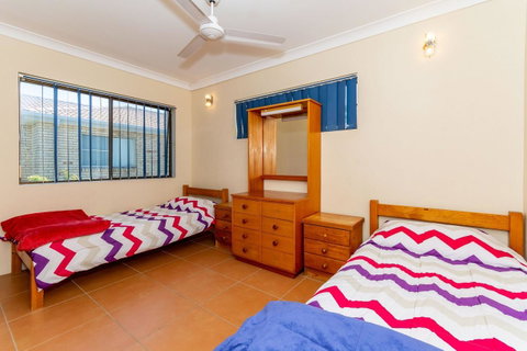 Fantastic Views From This Top Floor Unit! - Accommodation NT 5