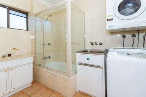 Fantastic Views From This Top Floor Unit! - Accommodation NT 3