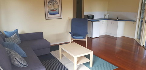 Blue House - Accommodation NT 8