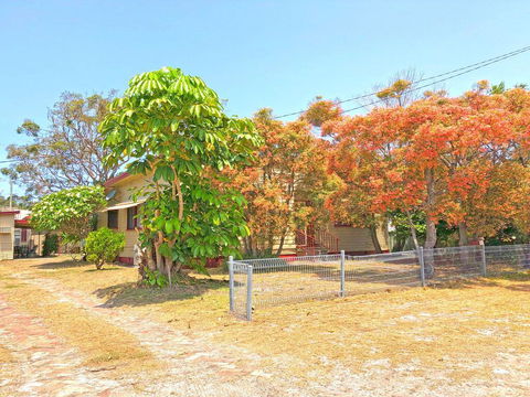 'Daves Place', 27 Rigney St - Holiday House With WIFI, Aircon & Boat Parking - NT Tourism 0