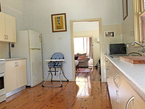 'Daves Place', 27 Rigney St - Holiday House With WIFI, Aircon & Boat Parking - NT Tourism 2