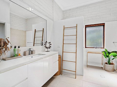 'Nunkeri', 5 Kerrie Close - Stunning House With Fabulous Views, Linen, WIFI & Air Conditioning - NT Tourism 3