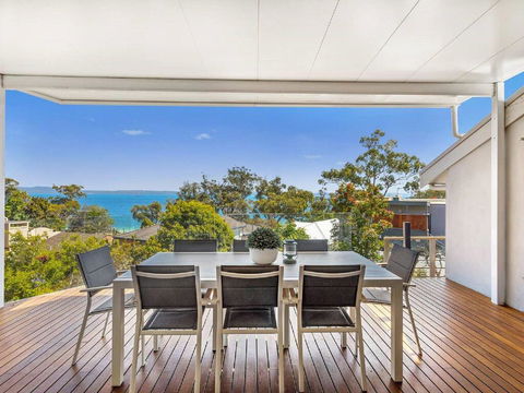 'Nunkeri', 5 Kerrie Close - Stunning House With Fabulous Views, Linen, WIFI & Air Conditioning - NT Tourism 0
