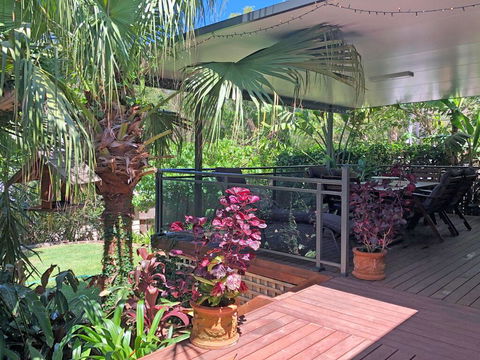 'Sandy Palms' 28 Moorooba Cr - Beautiful Home With Wifi, Air-con And Boat Parking - NT Tourism 0