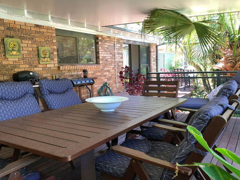 'Sandy Palms' 28 Moorooba Cr - Beautiful Home With Wifi, Air-con And Boat Parking - NT Tourism 2