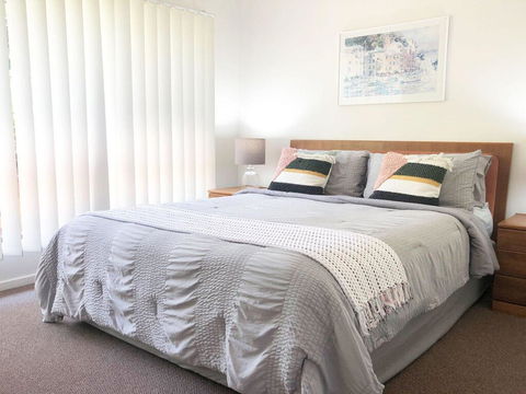 'Sandy Palms' 28 Moorooba Cr - Beautiful Home With Wifi, Air-con And Boat Parking - NT Tourism 1