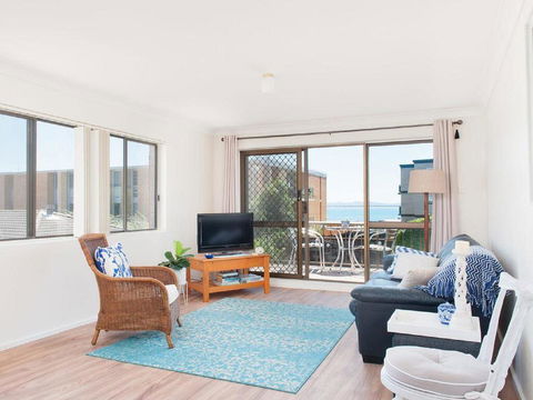 1 'BAHIA', 47 RONALD AVE - GREAT LOCATION WITH FILTERED WATER VIEWS - NT Tourism 2