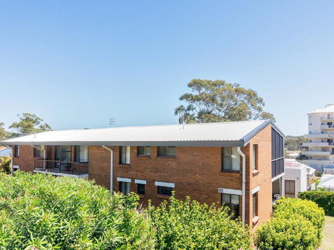 1 'BAHIA', 47 RONALD AVE - GREAT LOCATION WITH FILTERED WATER VIEWS - NT Tourism 1