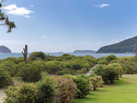 1 'Intrepid', 3 Intrepid Close - Amazing Views Of Shoal Bay, Only 100m From The Beach - NT Tourism 2