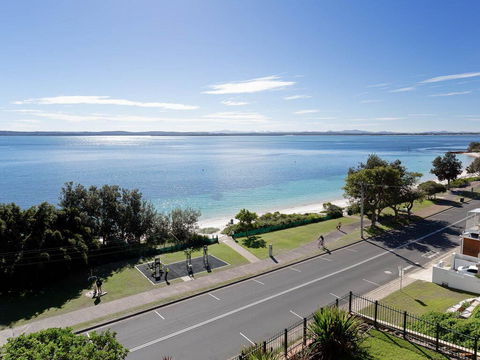 1 'Kiah', 53 Victoria Parade - Stunning Views, Wifi, Aircon, Just Across The Road To The Water - NT Tourism 2