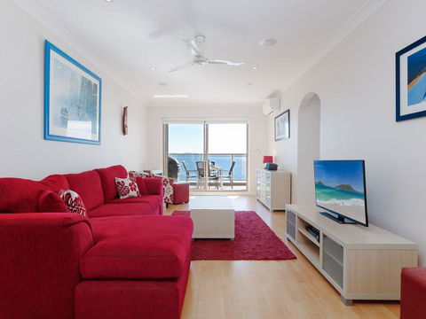 1 'Kiah', 53 Victoria Parade - Stunning Views, Wifi, Aircon, Just Across The Road To The Water - NT Tourism 1
