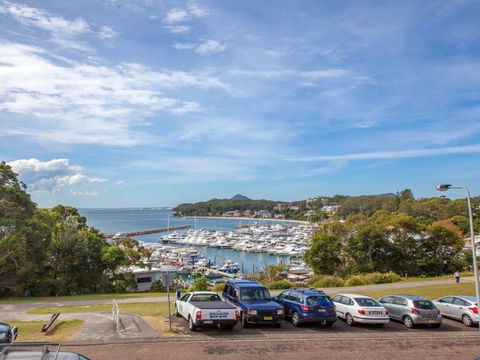 1 'Laman Lodge', 15 Laman Street - Stunning Air Conditioned Unit With Water Views And WIFI - NT Tourism 2