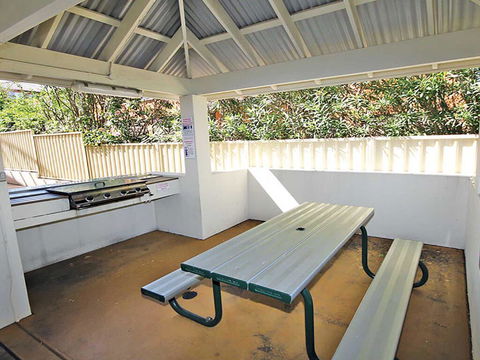 1 'SEASHELLS' 21-23 MAGNUS STREET - WIFI, POOL, LIFT & AIR CONDITIONING - NT Tourism 2