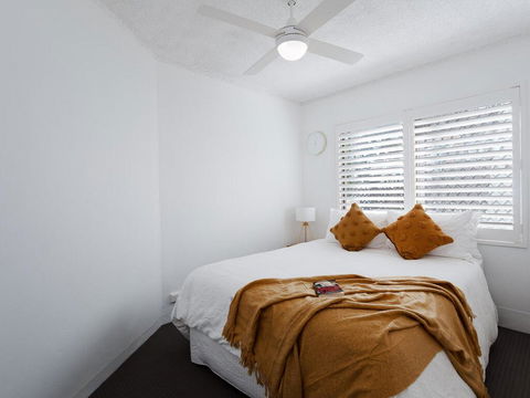 1 'The Poplars' 34 Magnus St - Panoramic Water Views, Pool, Aircon & WIFI - NT Tourism 3