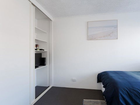 1 'The Poplars' 34 Magnus St - Panoramic Water Views, Pool, Aircon & WIFI - NT Tourism 1