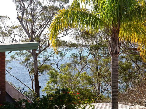1 'Thurlow Lodge', 6 Thurlow Avenue - Air Conditioned & Pool In The Heart Of Town - NT Tourism 0