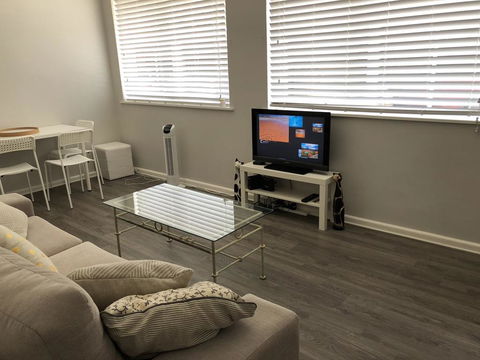 1 Bedroom Unit In Heart Of Elsternwick - NT Tourism 3