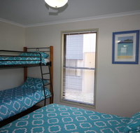 1 Naiad Court - Lowset family home with swimming pool and covered deck. Pet friendly - Accommodation NT