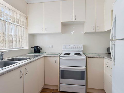 10 'Teramby Court' 104 Magnus Street - In Nelson Bay CBD With Water Views And WIFI - NT Tourism 1