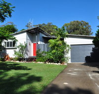 10 Double Island Drive - Modern family home centrally located swimming pool  outdoor area - Accommodation NT