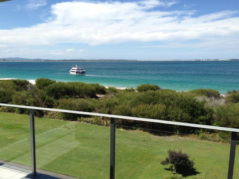 11 'Luskin Lodge' 29 Weatherly Close - Stunning Water Views - NT Tourism 0