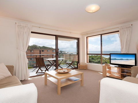 11 'Promenade' 8 Intrepid Close - Air Conditioned Unit With Beautiful Water Views - NT Tourism 3