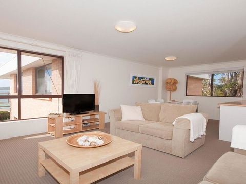 11 'Promenade' 8 Intrepid Close - Air Conditioned Unit With Beautiful Water Views - NT Tourism 1