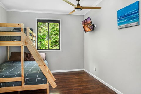 11 Naiad Court - Rainbow Shores, Fantastic Family Retreat, Swimming Pool, 200m To Beach, Free Wi-Fi - Accommodation NT 1