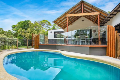 11 Naiad Court - Rainbow Shores, Fantastic Family Retreat, Swimming Pool, 200m To Beach, Free Wi-Fi - Accommodation NT 2
